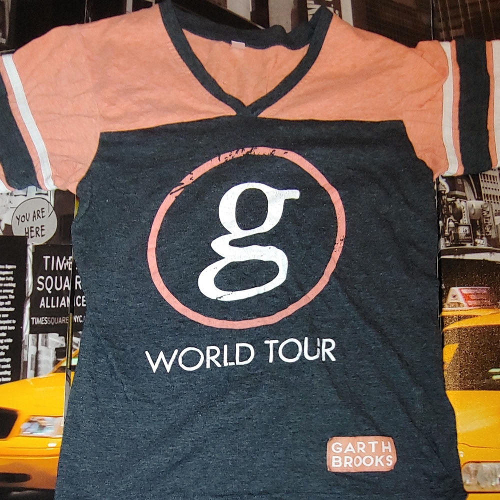 Garth Brooks 20O7 Vintage Concert Tee Merch Grey & Peach Color World Tour Medium